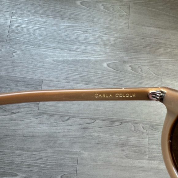 Carla Colour Lind sunglasses in gold EUC - Picture 8 of 8
